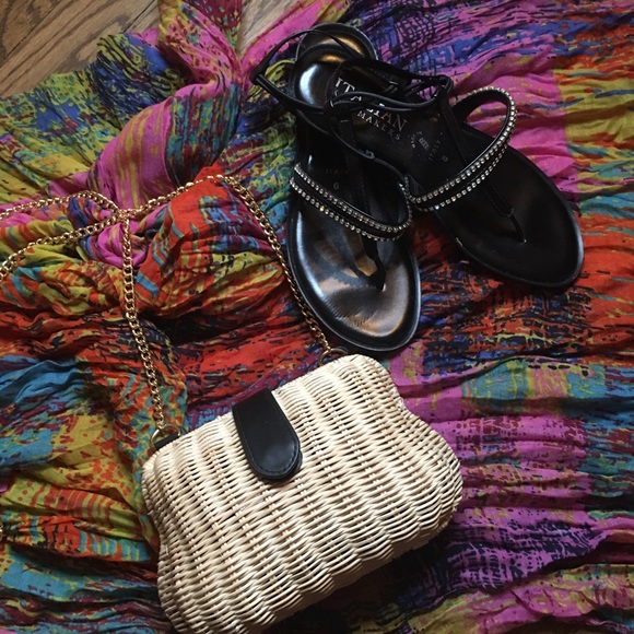 Wicker Clam Shell Purse - Picture 4 of 16